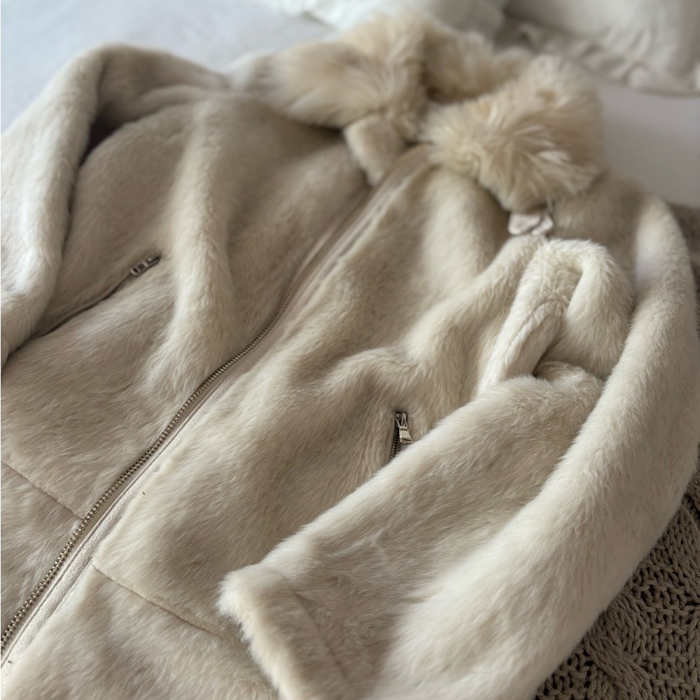 White fur coat jacket | Zara White faux fur jacket